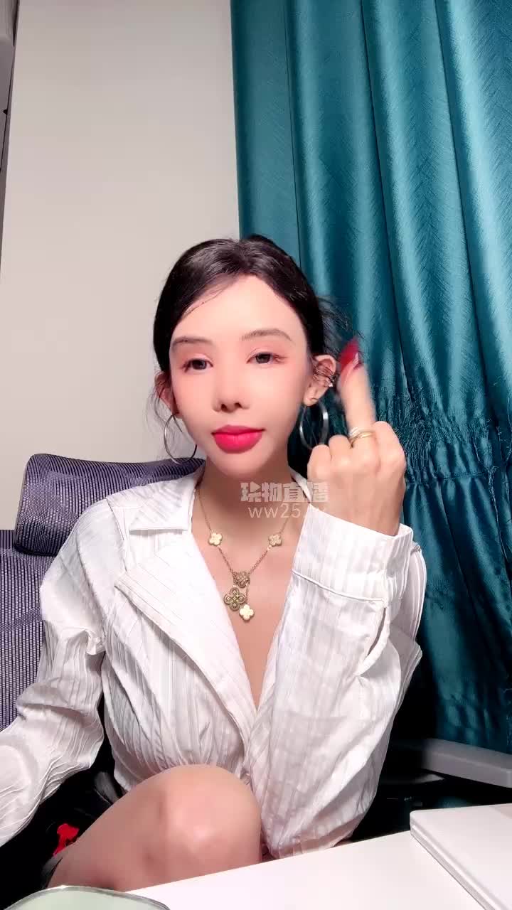 亚兮 —— 盯射棉袜口水羞辱灯【最新视频】